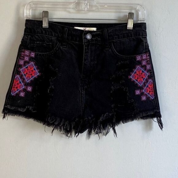 Hollister Embroidered Distressed Black Shorts Size 3 - Picture 4 of 7